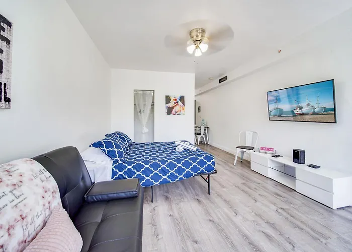 Steps 2 Beach, Ocean Drive Deco Apt W/2 Queen Beds