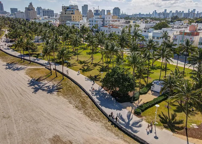 Steps 2 Beach, Ocean Drive Deco Apt W/2 Queen Beds
